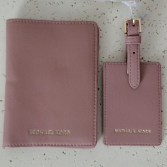 Michael Kors Luggage Tag And Passport Holder - Picture 14 of 14